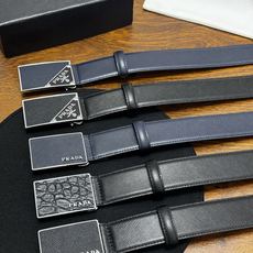 PRADA 3.5cm 十字纹牛皮革腰带设计简约精致,亮眼的金属铜质工艺扣头。柔软自然,赋予设计百搭特性, PRADA 3.5cm 十字纹牛皮革腰带设计简约精致,亮眼的金属铜质工艺扣头。柔软自然,赋予设计百搭特性,