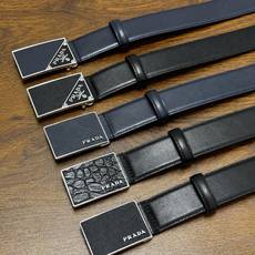 PRADA 3.5cm 十字纹牛皮革腰带设计简约精致,亮眼的金属铜质工艺扣头。柔软自然,赋予设计百搭特性, PRADA 3.5cm 十字纹牛皮革腰带设计简约精致,亮眼的金属铜质工艺扣头。柔软自然,赋予设计百搭特性,