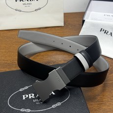 PRADA 3.5cm 黑/灰 砂枪扣 十字纹牛皮革腰带设计简约精致,亮眼的金属铜质工艺扣头。柔软自然, PRADA 3.5cm 黑/灰 砂枪扣 十字纹牛皮革腰带设计简约精致,亮眼的金属铜质工艺扣头。柔软自然,