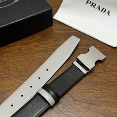 PRADA 3.5cm 黑/灰 亮银扣 十字纹牛皮革腰带设计简约精致,亮眼的金属铜质工艺扣头。柔软自然, PRADA 3.5cm 黑/灰 亮银扣 十字纹牛皮革腰带设计简约精致,亮眼的金属铜质工艺扣头。柔软自然,