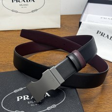 PRADA 3.5cm 黑/枣红 砂枪扣 十字纹牛皮革腰带设计简约精致,亮眼的金属铜质工艺扣头。柔软自然 PRADA 3.5cm 黑/枣红 砂枪扣 十字纹牛皮革腰带设计简约精致,亮眼的金属铜质工艺扣头。柔软自然