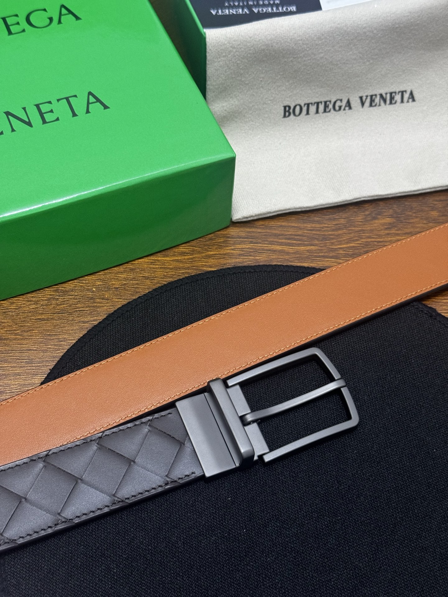 BOTTEGA VENETA 3.5cm 咖啡/棕色底 Intrecciato编织皮革双面腰带,金属可旋转搭 BOTTEGA VENETA 3.5cm 咖啡/棕色底 Intrecciato编织皮革双面腰带,金属可旋转搭