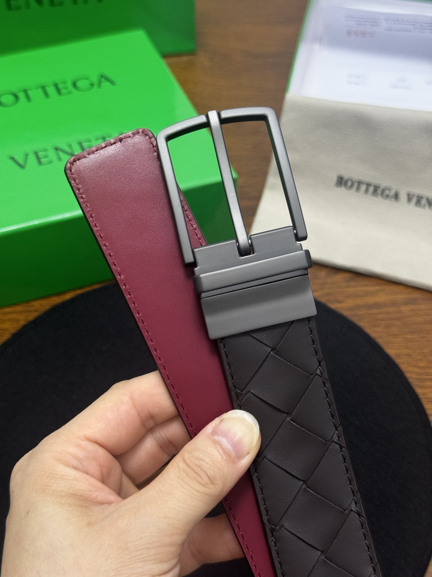BOTTEGA VENETA 3.5cm 咖啡/枣红底 Intrecciato编织皮革双面腰带,金属可旋转搭 BOTTEGA VENETA 3.5cm 咖啡/枣红底 Intrecciato编织皮革双面腰带,金属可旋转搭