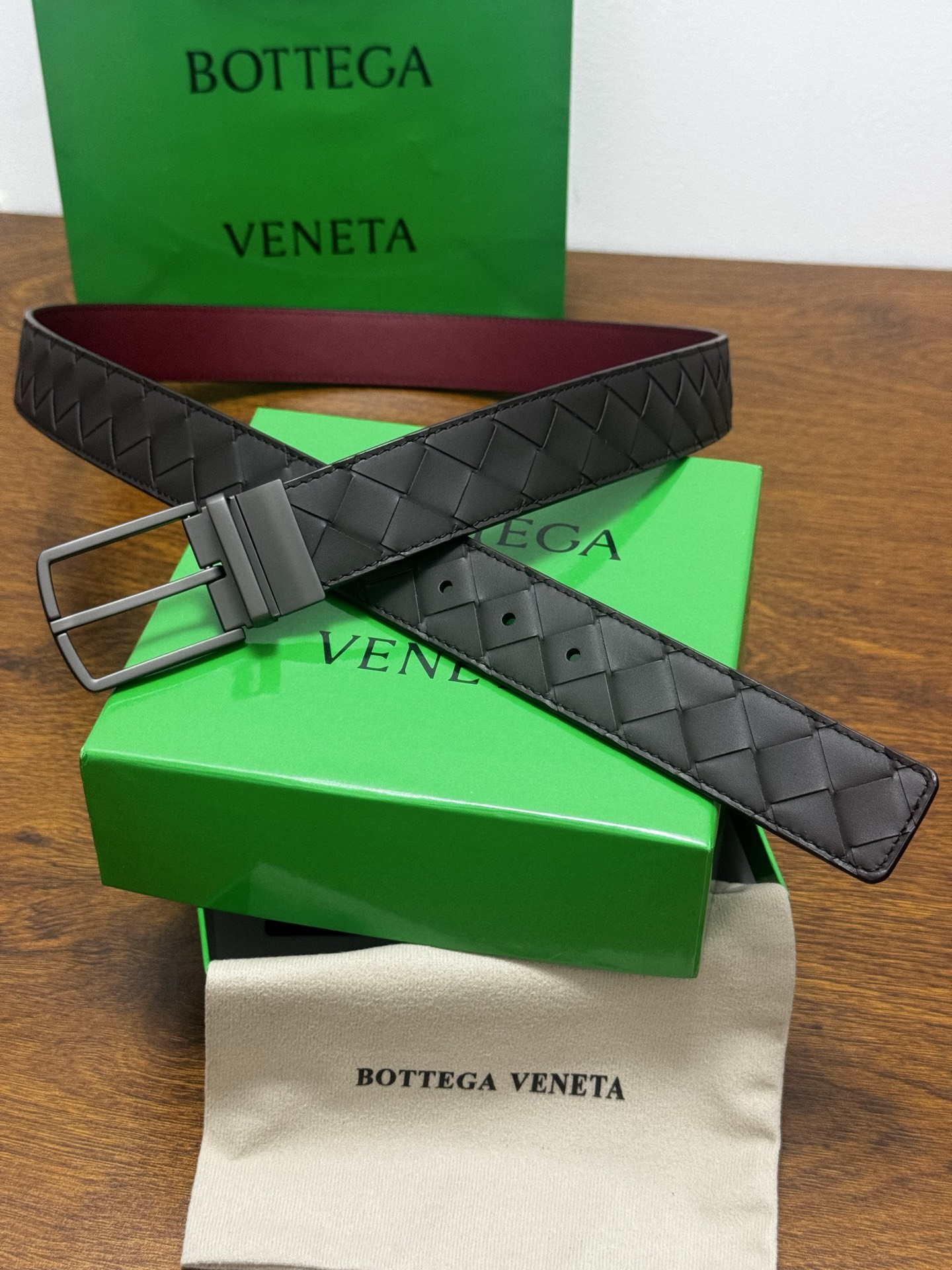 BOTTEGA VENETA 3.5cm 咖啡/枣红底 Intrecciato编织皮革双面腰带,金属可旋转搭 BOTTEGA VENETA 3.5cm 咖啡/枣红底 Intrecciato编织皮革双面腰带,金属可旋转搭