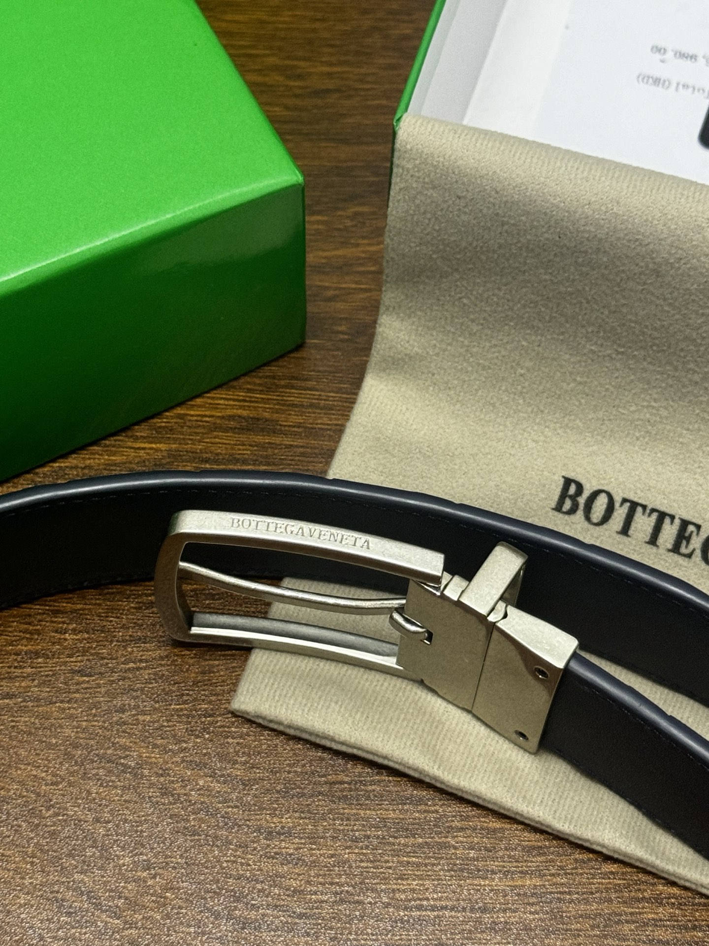 BOTTEGA VENETA   3.5cm     蓝色/蓝色底 Intrecciato编织皮革双面腰带，金属可旋转搭