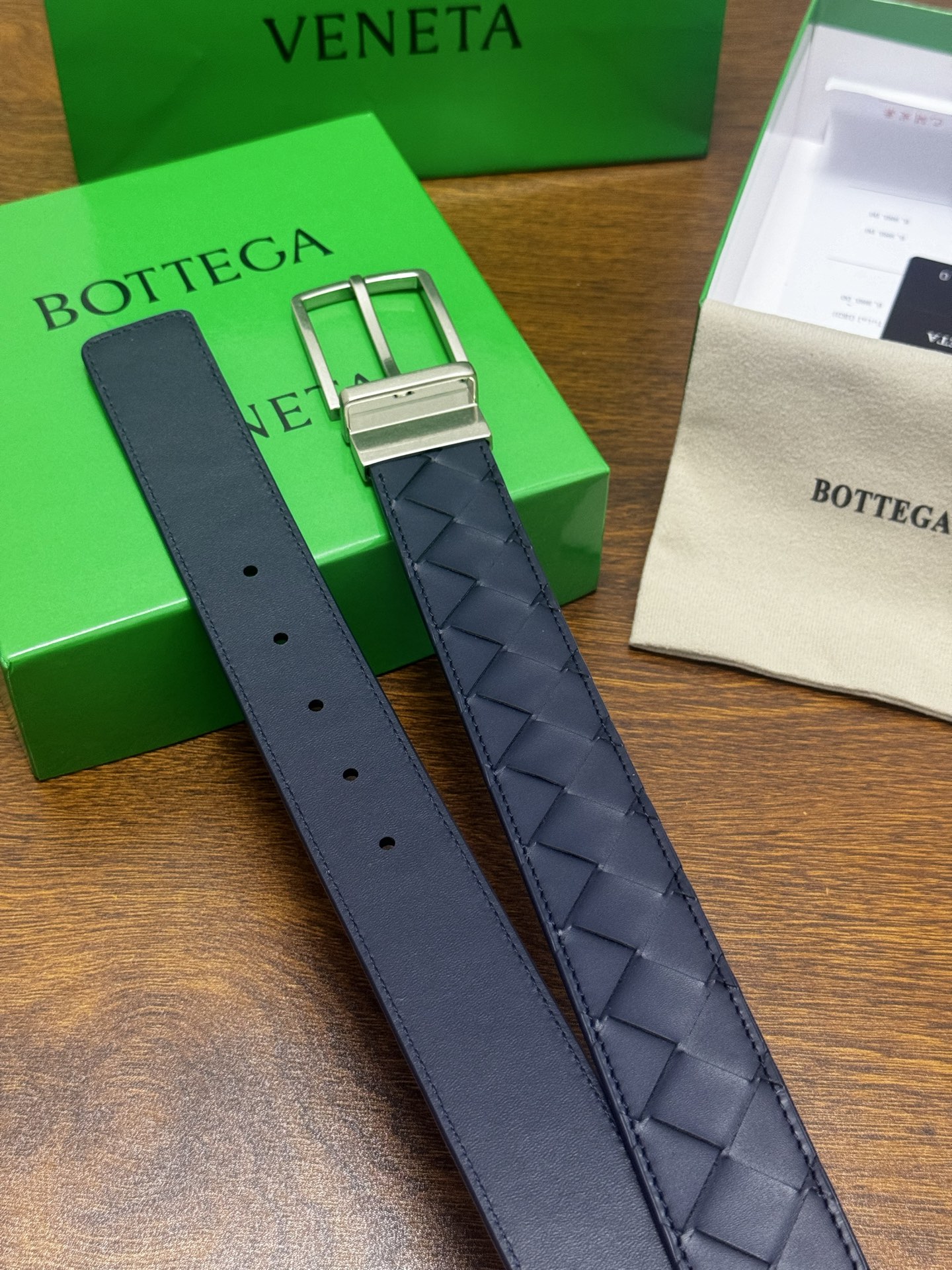 BOTTEGA VENETA   3.5cm     蓝色/蓝色底 Intrecciato编织皮革双面腰带，金属可旋转搭