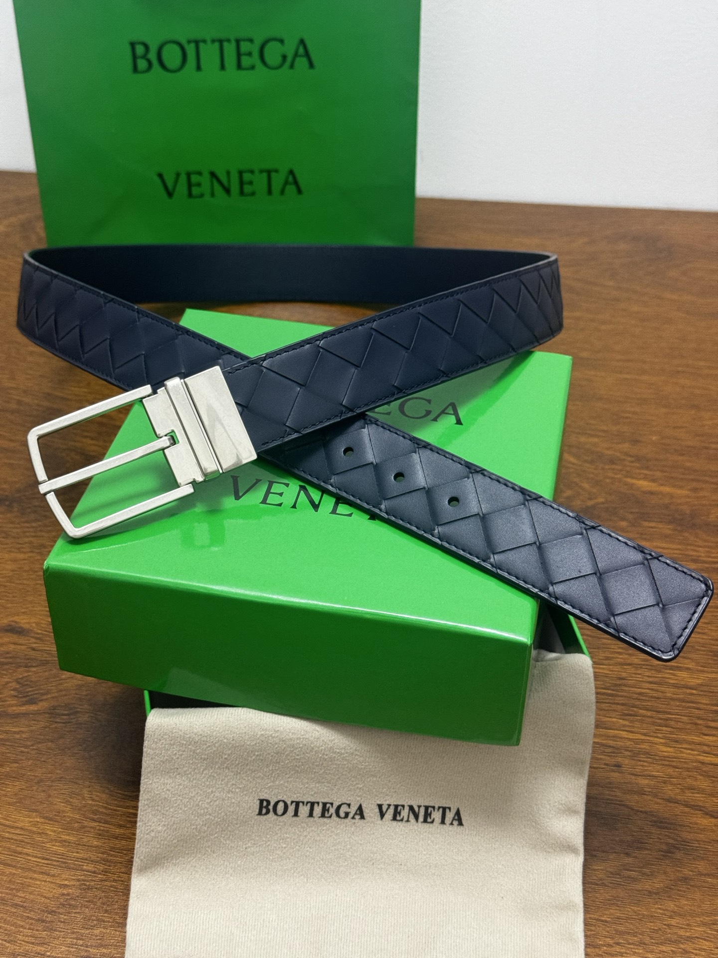 BOTTEGA VENETA   3.5cm     蓝色/蓝色底 Intrecciato编织皮革双面腰带，金属可旋转搭
