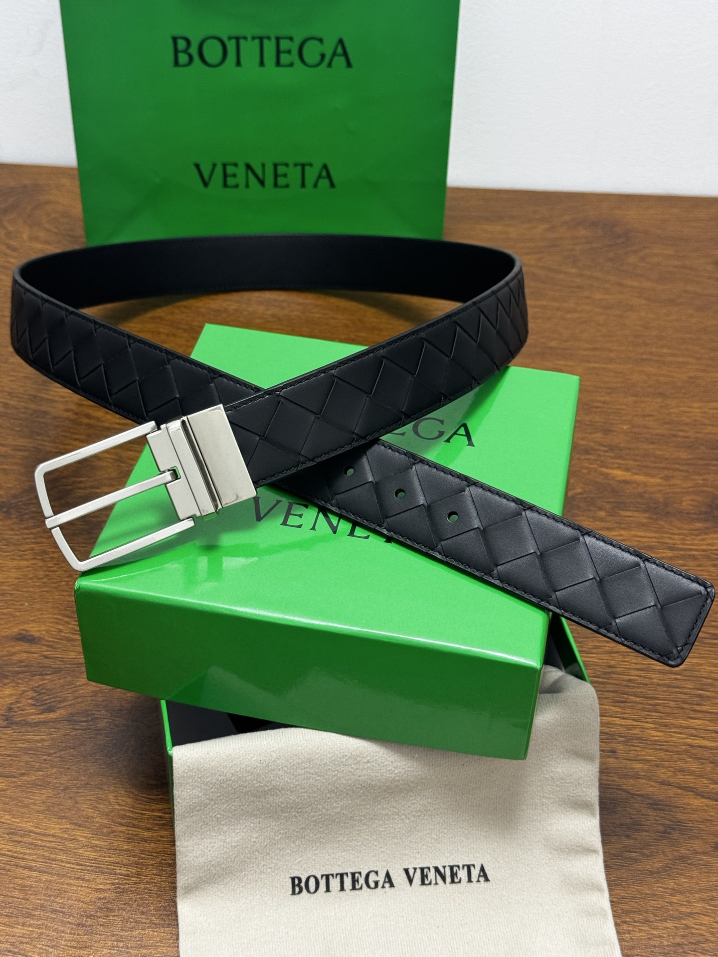 BOTTEGA VENETA   3.5cm     黑色/黑色底 Intrecciato编织皮革双面腰带，金属可旋转搭