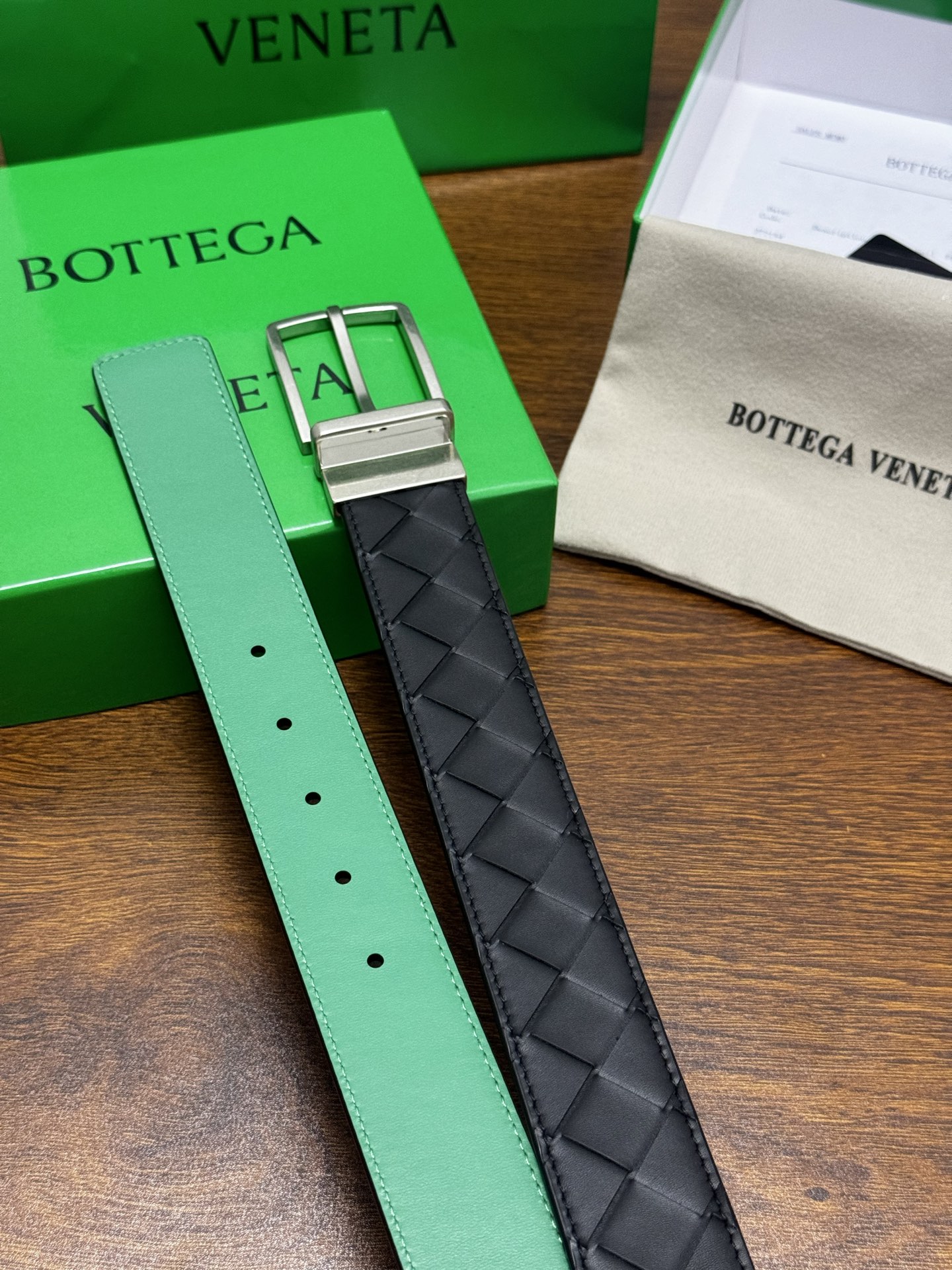 BOTTEGA VENETA 3.5cm 黑色/绿色底 Intrecciato编织皮革双面腰带,金属可旋转搭 BOTTEGA VENETA 3.5cm 黑色/绿色底 Intrecciato编织皮革双面腰带,金属可旋转搭