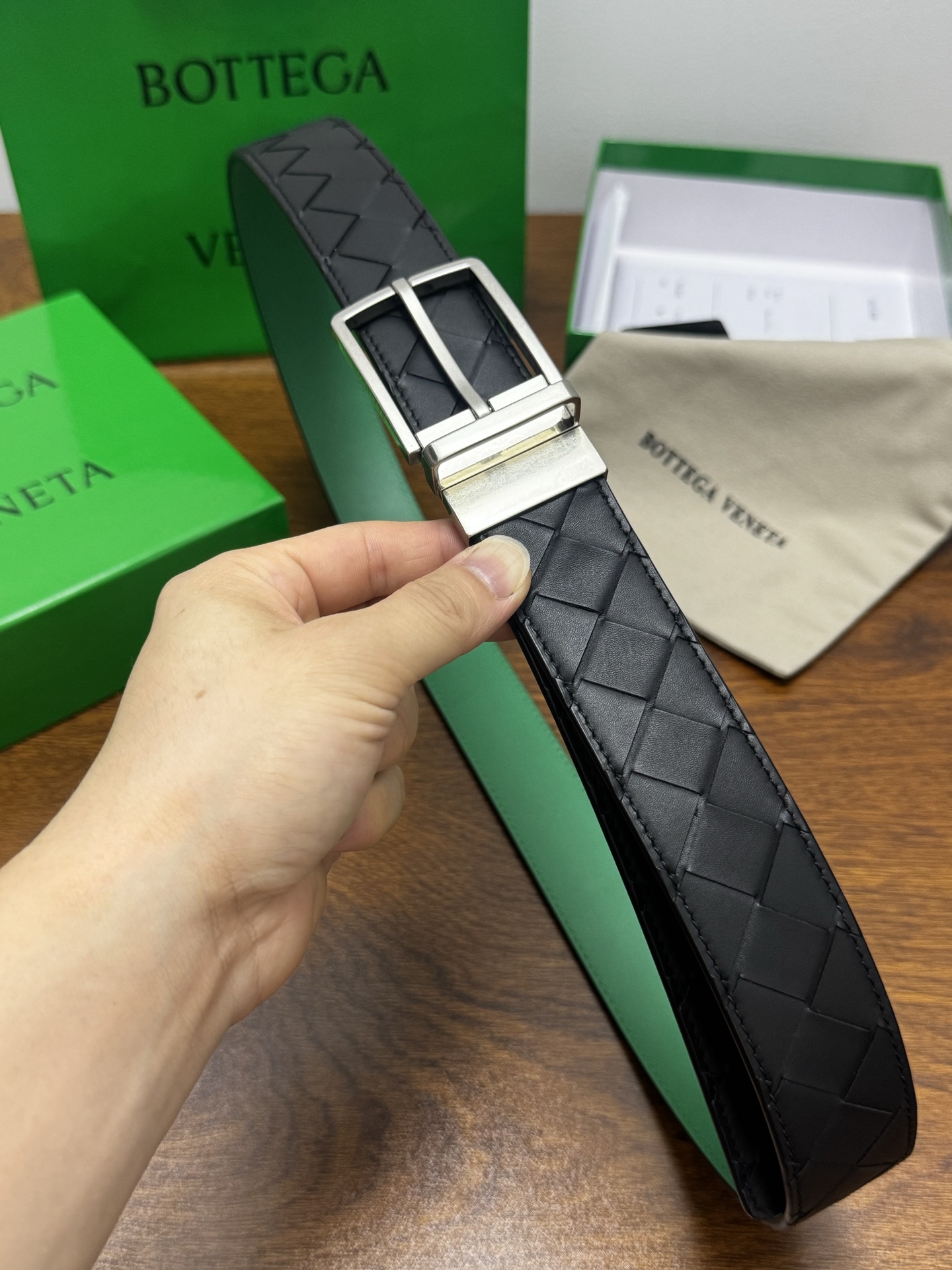 BOTTEGA VENETA 3.5cm 黑色/绿色底 Intrecciato编织皮革双面腰带,金属可旋转搭 BOTTEGA VENETA 3.5cm 黑色/绿色底 Intrecciato编织皮革双面腰带,金属可旋转搭