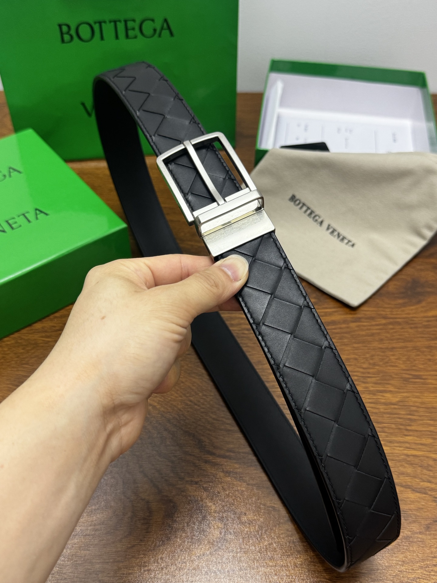BOTTEGA VENETA   3.5cm     黑色/黑色底 Intrecciato编织皮革双面腰带，金属可旋转搭
