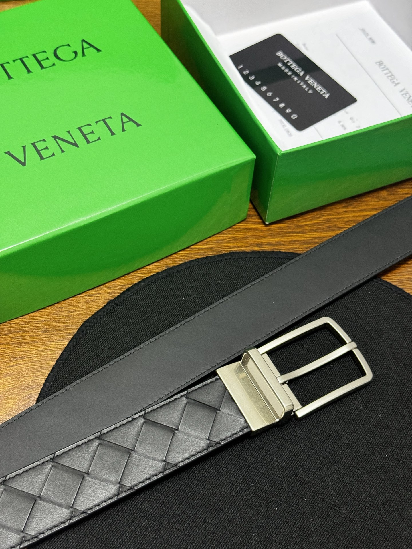 BOTTEGA VENETA   3.5cm     黑色/黑色底 Intrecciato编织皮革双面腰带，金属可旋转搭