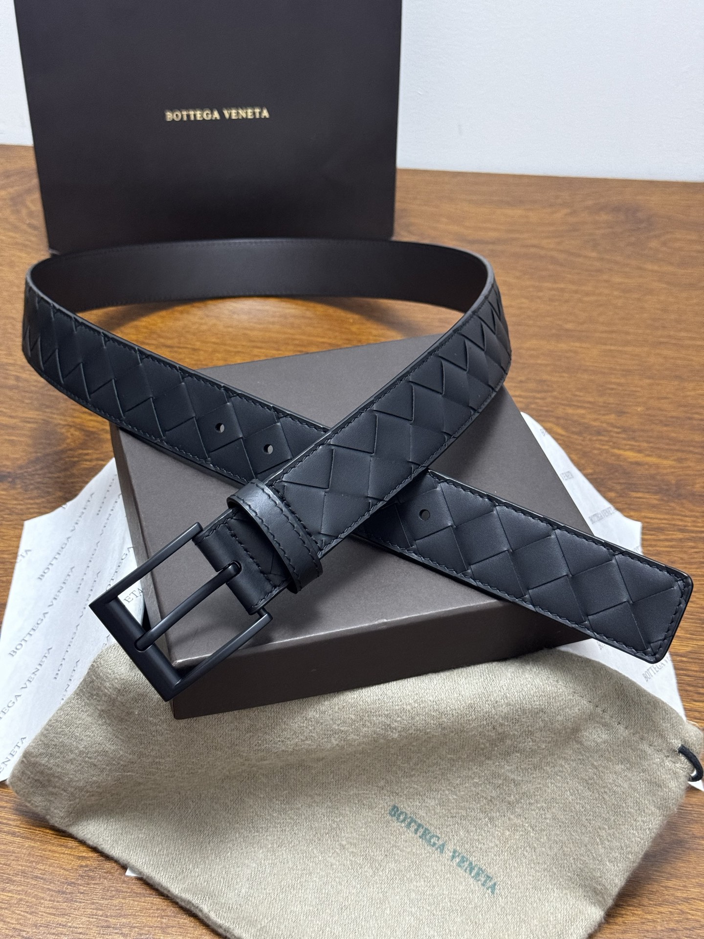 BOTTEGA VENETA 3.5cm 黑色/咖啡底 Intrecciato编织皮革双面腰带,金属搭扣开合 BOTTEGA VENETA 3.5cm 黑色/咖啡底 Intrecciato编织皮革双面腰带,金属搭扣开合