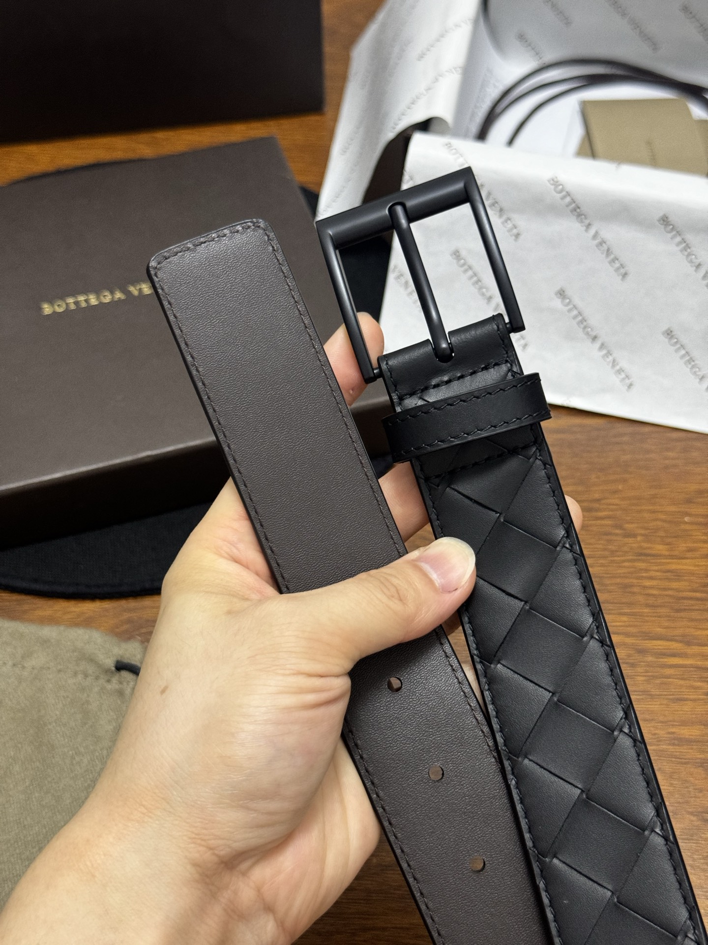 BOTTEGA VENETA 3.5cm 黑色/咖啡底 Intrecciato编织皮革双面腰带,金属搭扣开合 BOTTEGA VENETA 3.5cm 黑色/咖啡底 Intrecciato编织皮革双面腰带,金属搭扣开合
