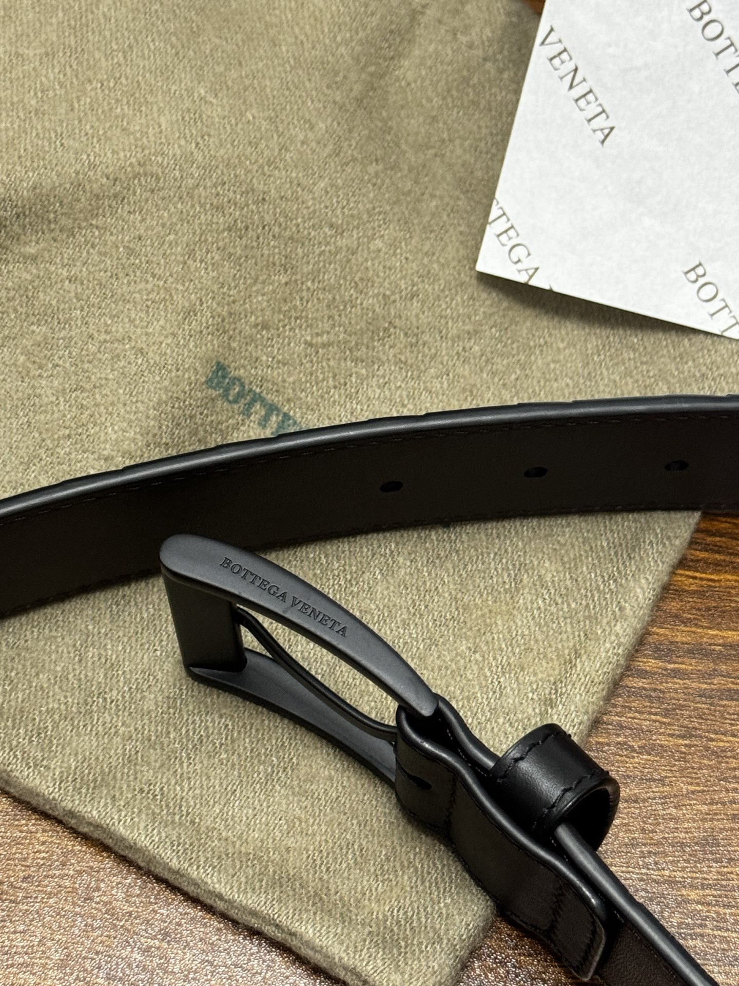BOTTEGA VENETA 3.5cm 黑色/咖啡底 Intrecciato编织皮革双面腰带,金属搭扣开合 BOTTEGA VENETA 3.5cm 黑色/咖啡底 Intrecciato编织皮革双面腰带,金属搭扣开合