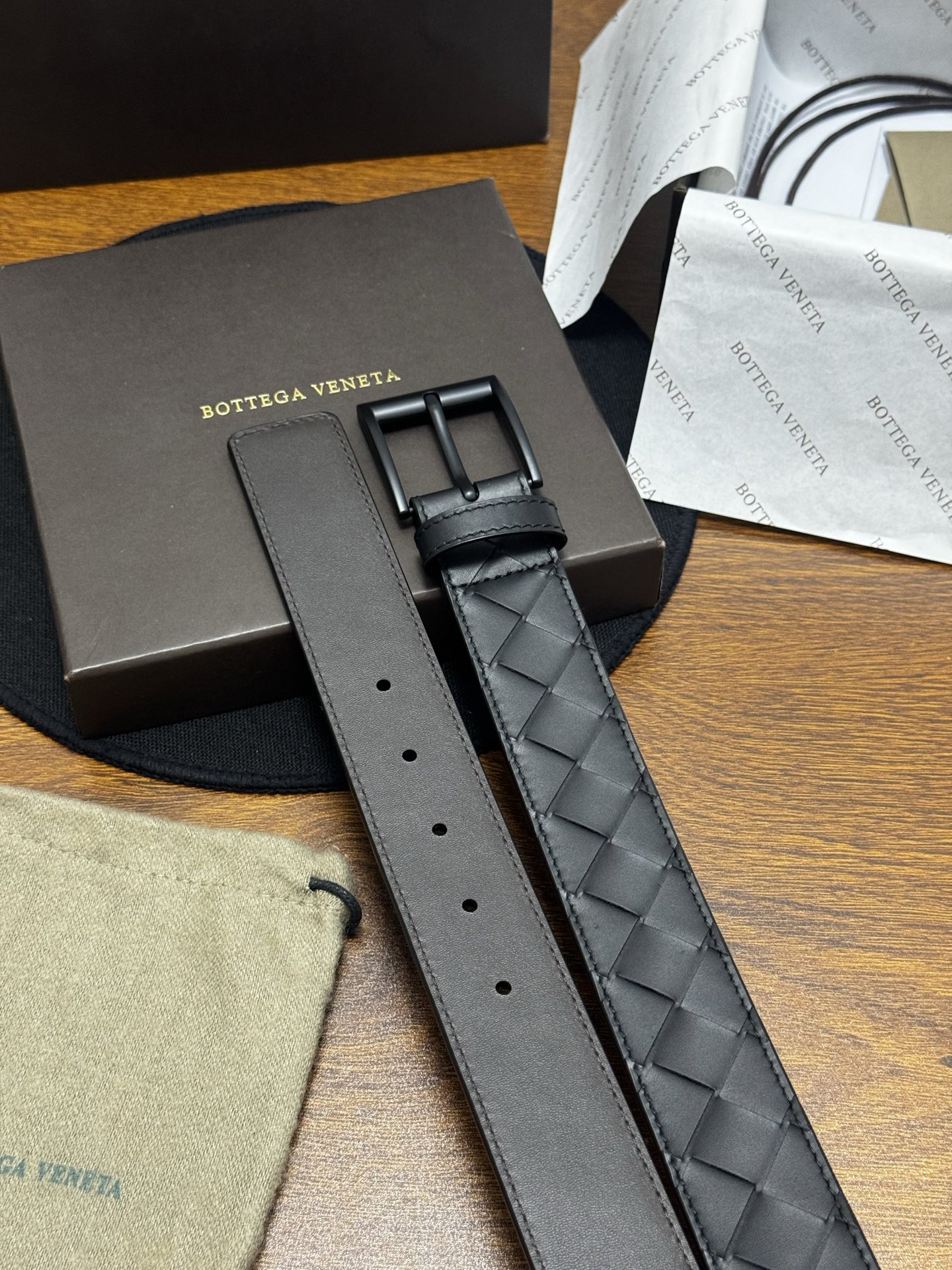 BOTTEGA VENETA 3.5cm 黑色/咖啡底 Intrecciato编织皮革双面腰带,金属搭扣开合 BOTTEGA VENETA 3.5cm 黑色/咖啡底 Intrecciato编织皮革双面腰带,金属搭扣开合