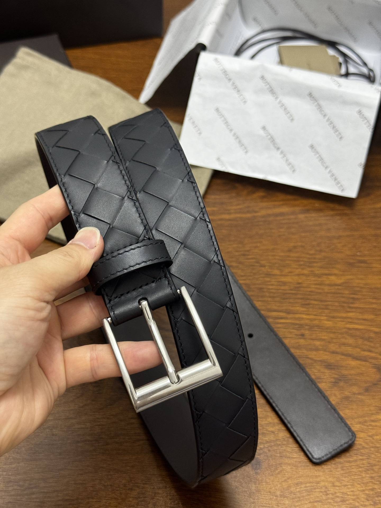 BOTTEGA VENETA 3.5cm 黑色/咖啡底 Intrecciato编织皮革双面腰带,金属搭扣开合 BOTTEGA VENETA 3.5cm 黑色/咖啡底 Intrecciato编织皮革双面腰带,金属搭扣开合