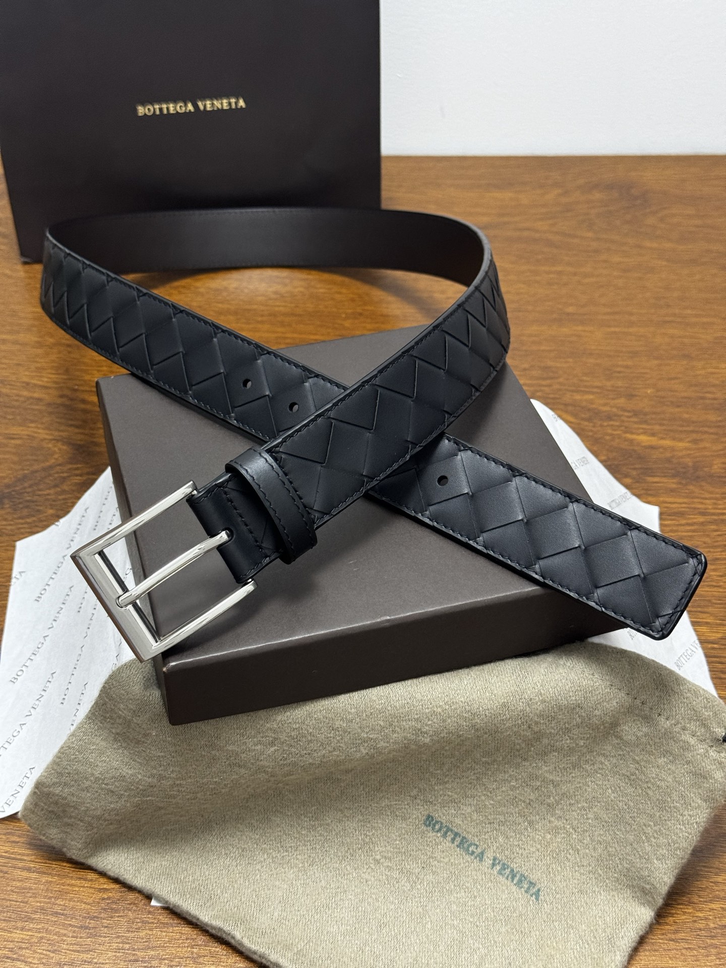 BOTTEGA VENETA 3.5cm 黑色/咖啡底 Intrecciato编织皮革双面腰带,金属搭扣开合 BOTTEGA VENETA 3.5cm 黑色/咖啡底 Intrecciato编织皮革双面腰带,金属搭扣开合