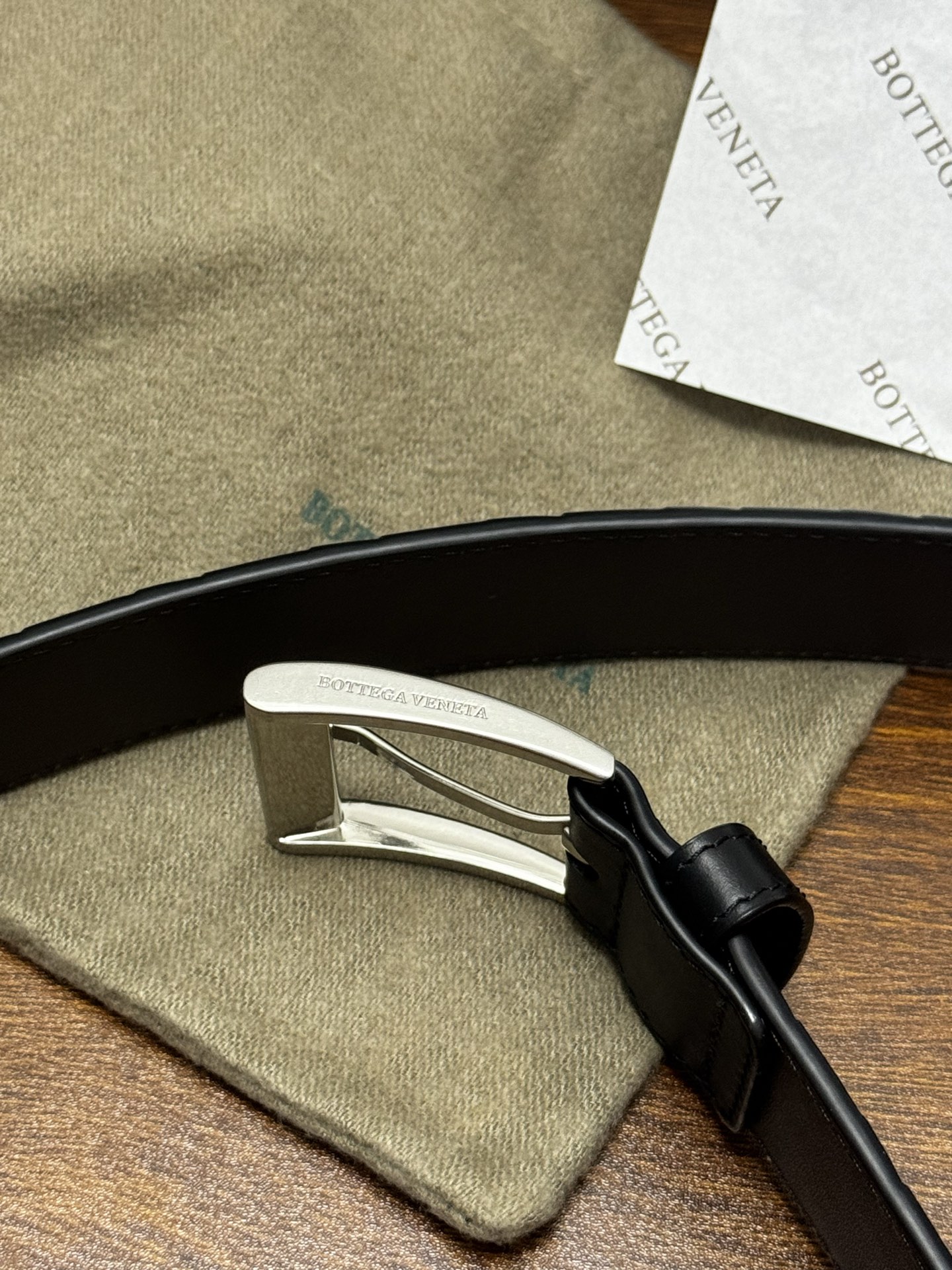 BOTTEGA VENETA 3.5cm 黑色/咖啡底 Intrecciato编织皮革双面腰带,金属搭扣开合 BOTTEGA VENETA 3.5cm 黑色/咖啡底 Intrecciato编织皮革双面腰带,金属搭扣开合