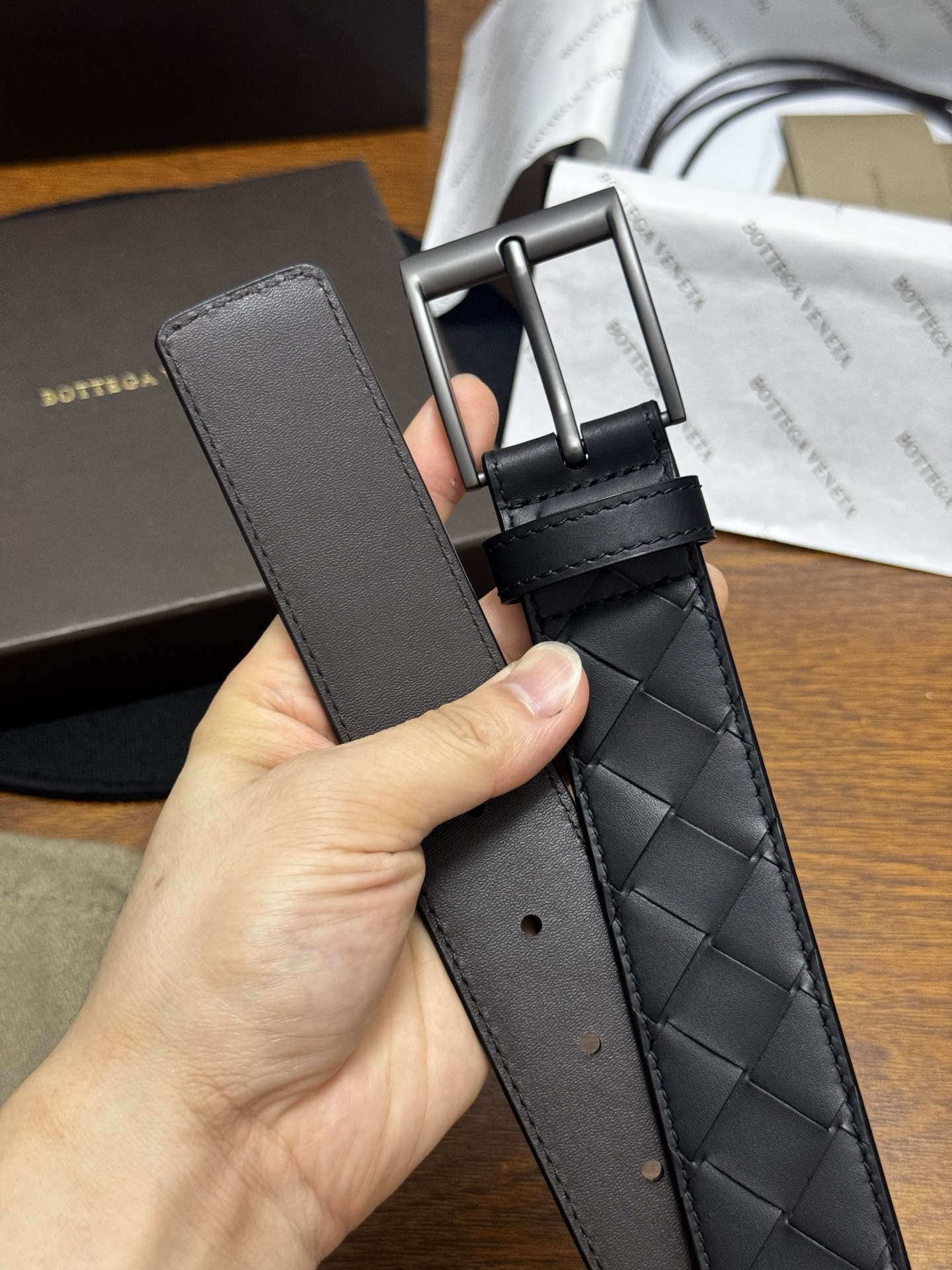 BOTTEGA VENETA 3.5cm 黑色/咖啡底 Intrecciato编织皮革双面腰带,金属搭扣开合 BOTTEGA VENETA 3.5cm 黑色/咖啡底 Intrecciato编织皮革双面腰带,金属搭扣开合
