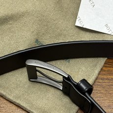 BOTTEGA VENETA 3.5cm 黑色/咖啡底 Intrecciato编织皮革双面腰带,金属搭扣开合 BOTTEGA VENETA 3.5cm 黑色/咖啡底 Intrecciato编织皮革双面腰带,金属搭扣开合