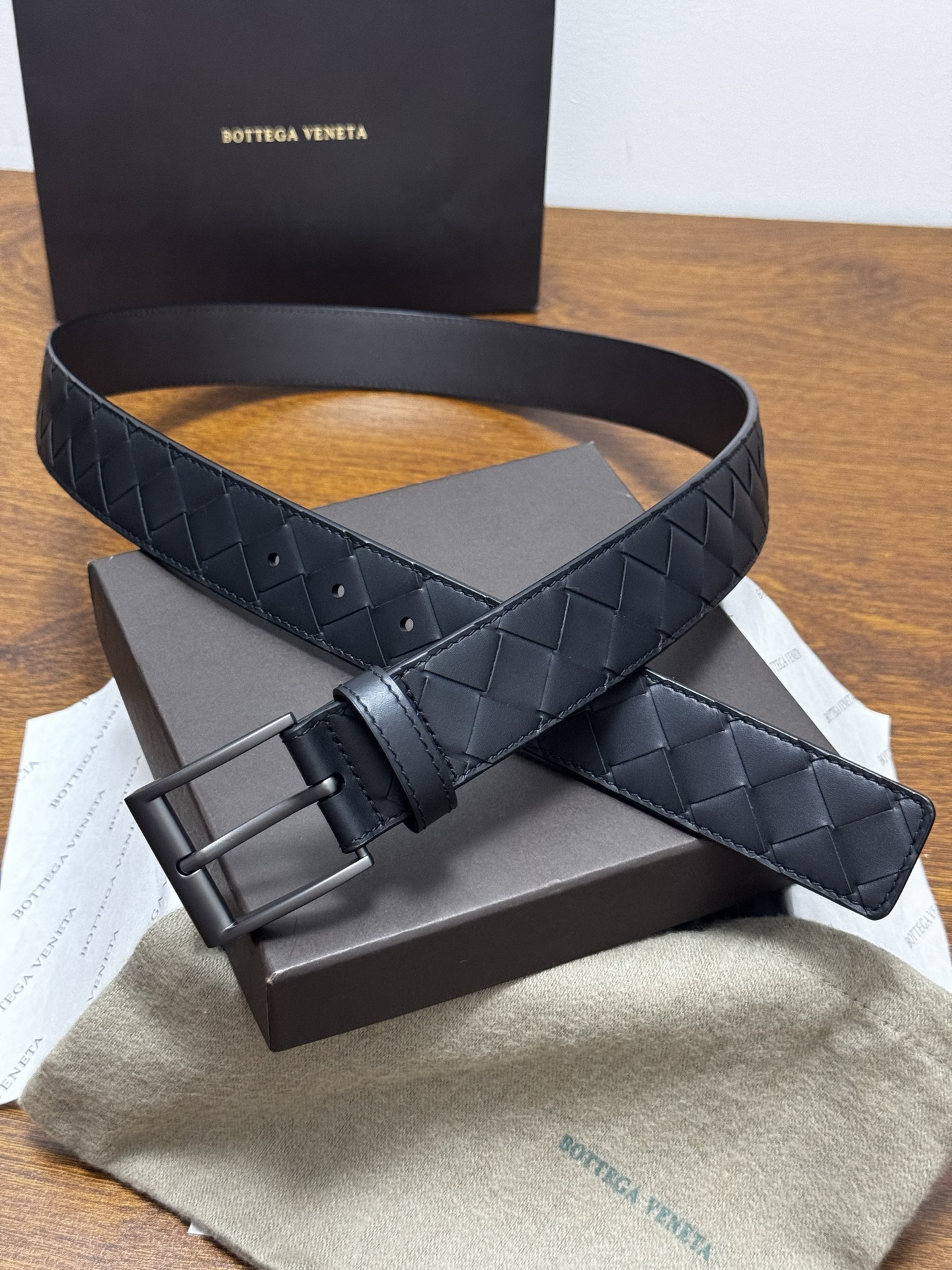 BOTTEGA VENETA 3.5cm 黑色/咖啡底 Intrecciato编织皮革双面腰带,金属搭扣开合 BOTTEGA VENETA 3.5cm 黑色/咖啡底 Intrecciato编织皮革双面腰带,金属搭扣开合