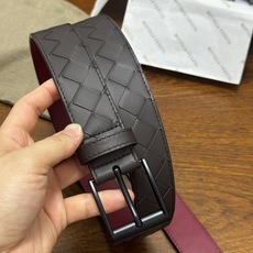 BOTTEGA VENETA 3.5cm 咖啡/枣红底 Intrecciato编织皮革双面腰带,金属搭扣开合 BOTTEGA VENETA 3.5cm 咖啡/枣红底 Intrecciato编织皮革双面腰带,金属搭扣开合
