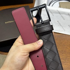 BOTTEGA VENETA 3.5cm 咖啡/枣红底 Intrecciato编织皮革双面腰带,金属搭扣开合 BOTTEGA VENETA 3.5cm 咖啡/枣红底 Intrecciato编织皮革双面腰带,金属搭扣开合