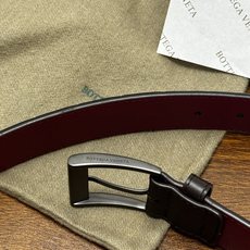 BOTTEGA VENETA 3.5cm 咖啡/枣红底 Intrecciato编织皮革双面腰带,金属搭扣开合 BOTTEGA VENETA 3.5cm 咖啡/枣红底 Intrecciato编织皮革双面腰带,金属搭扣开合