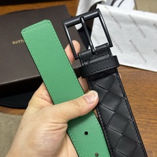BOTTEGA VENETA 3.5cm 黑色/绿色底 Intrecciato编织皮革双面腰带,金属搭扣开合 BOTTEGA VENETA 3.5cm 黑色/绿色底 Intrecciato编织皮革双面腰带,金属搭扣开合