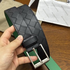 BOTTEGA VENETA 3.5cm 黑色/绿色底 Intrecciato编织皮革双面腰带,金属搭扣开合 BOTTEGA VENETA 3.5cm 黑色/绿色底 Intrecciato编织皮革双面腰带,金属搭扣开合