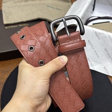 BOTTEGA VENETA 4.0cm 红棕 小牛皮皮革手工编织,手工编织新款牛皮经典之作。每个细节都体现出 BOTTEGA VENETA 4.0cm 红棕 小牛皮皮革手工编织,手工编织新款牛皮经典之作。每个细节都体现出