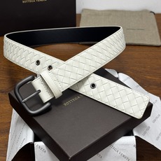 BOTTEGA VENETA 4.0cm 米白 小牛皮皮革手工编织,手工编织新款牛皮经典之作。每个细节都体现出 BOTTEGA VENETA 4.0cm 米白 小牛皮皮革手工编织,手工编织新款牛皮经典之作。每个细节都体现出