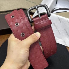 BOTTEGA VENETA 4.0cm 枣红 小牛皮皮革手工编织,手工编织新款牛皮经典之作。每个细节都体现出 BOTTEGA VENETA 4.0cm 枣红 小牛皮皮革手工编织,手工编织新款牛皮经典之作。每个细节都体现出
