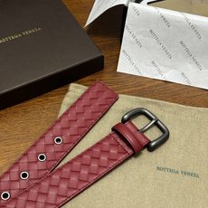 BOTTEGA VENETA 4.0cm 枣红 小牛皮皮革手工编织,手工编织新款牛皮经典之作。每个细节都体现出 BOTTEGA VENETA 4.0cm 枣红 小牛皮皮革手工编织,手工编织新款牛皮经典之作。每个细节都体现出