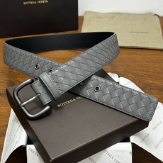 BOTTEGA VENETA 4.0cm 灰色 小牛皮皮革手工编织,手工编织新款牛皮经典之作。每个细节都体现出 BOTTEGA VENETA 4.0cm 灰色 小牛皮皮革手工编织,手工编织新款牛皮经典之作。每个细节都体现出