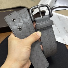 BOTTEGA VENETA 4.0cm 灰色 小牛皮皮革手工编织,手工编织新款牛皮经典之作。每个细节都体现出 BOTTEGA VENETA 4.0cm 灰色 小牛皮皮革手工编织,手工编织新款牛皮经典之作。每个细节都体现出