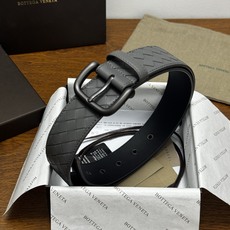BOTTEGA VENETA 4.0cm 灰色 小牛皮皮革手工编织,手工编织新款牛皮经典之作。每个细节都体现出 BOTTEGA VENETA 4.0cm 灰色 小牛皮皮革手工编织,手工编织新款牛皮经典之作。每个细节都体现出