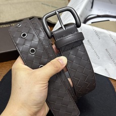 BOTTEGA VENETA 4.0cm 咖啡 小牛皮皮革手工编织,手工编织新款牛皮经典之作。每个细节都体现出 BOTTEGA VENETA 4.0cm 咖啡 小牛皮皮革手工编织,手工编织新款牛皮经典之作。每个细节都体现出