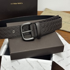 BOTTEGA VENETA 4.0cm 咖啡 小牛皮皮革手工编织,手工编织新款牛皮经典之作。每个细节都体现出 BOTTEGA VENETA 4.0cm 咖啡 小牛皮皮革手工编织,手工编织新款牛皮经典之作。每个细节都体现出