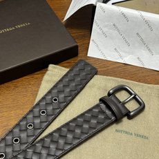 BOTTEGA VENETA 4.0cm 咖啡 小牛皮皮革手工编织,手工编织新款牛皮经典之作。每个细节都体现出 BOTTEGA VENETA 4.0cm 咖啡 小牛皮皮革手工编织,手工编织新款牛皮经典之作。每个细节都体现出