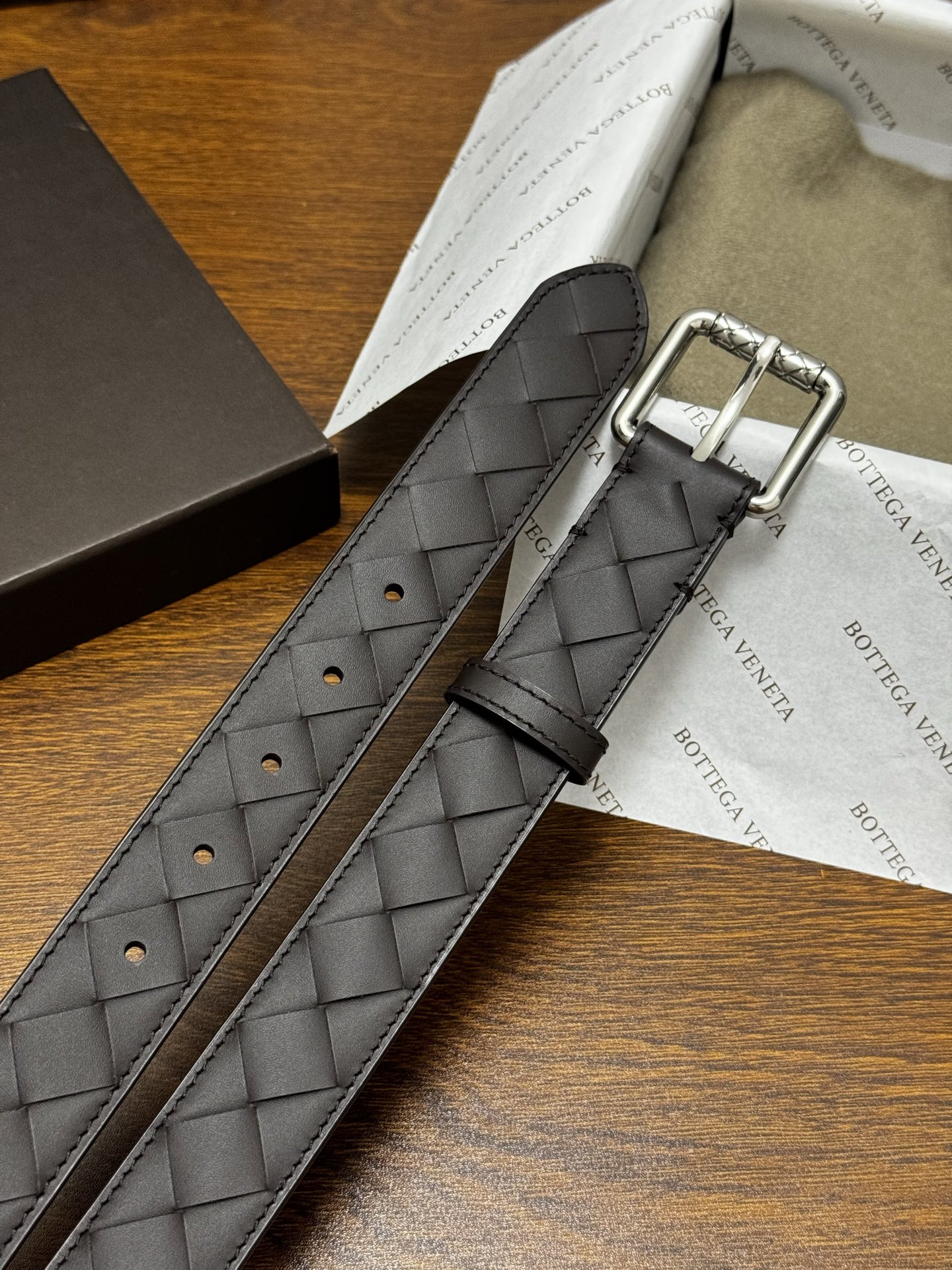 BOTTEGA VENETA 3.0cm 咖啡 Intrecciato编织牛皮革腰带,金属搭扣爪扣开合配色饰面 BOTTEGA VENETA 3.0cm 咖啡 Intrecciato编织牛皮革腰带,金属搭扣爪扣开合配色饰面