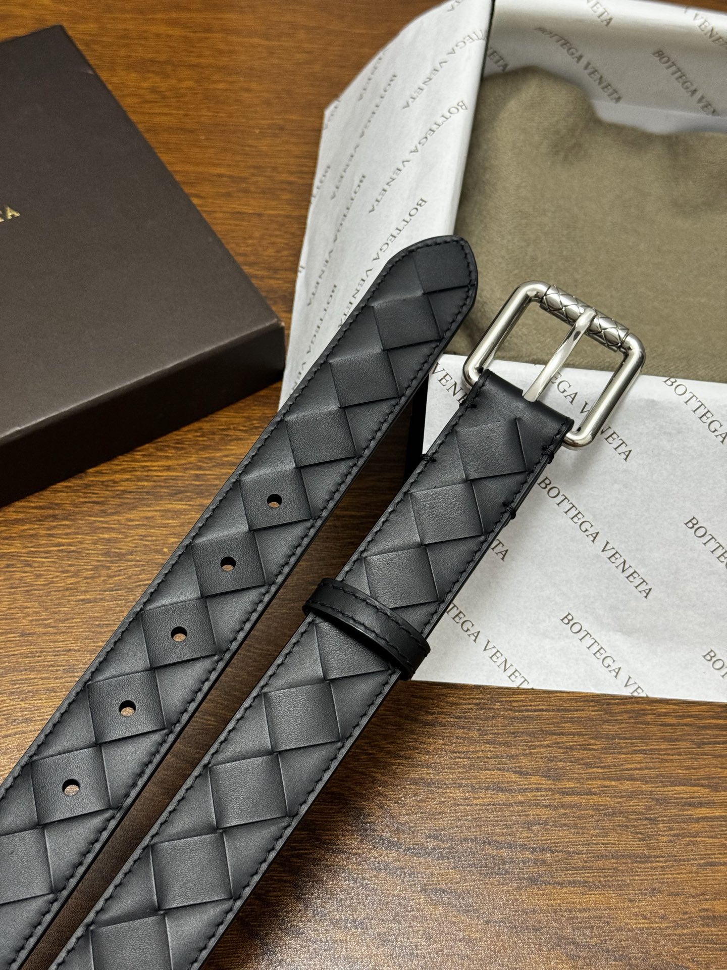 BOTTEGA VENETA 3.0cm 黑色 Intrecciato编织牛皮革腰带,金属搭扣爪扣开合配色饰面 BOTTEGA VENETA 3.0cm 黑色 Intrecciato编织牛皮革腰带,金属搭扣爪扣开合配色饰面