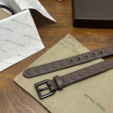 BOTTEGA VENETA 2.5cm 咖啡色 小牛皮皮革手工编织,手工编织新款牛皮经典之作。每个细节都体现 BOTTEGA VENETA 2.5cm 咖啡色 小牛皮皮革手工编织,手工编织新款牛皮经典之作。每个细节都体现