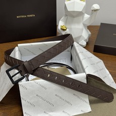 BOTTEGA VENETA 2.5cm 咖啡色 小牛皮皮革手工编织,手工编织新款牛皮经典之作。每个细节都体现 BOTTEGA VENETA 2.5cm 咖啡色 小牛皮皮革手工编织,手工编织新款牛皮经典之作。每个细节都体现