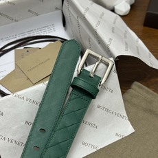 BOTTEGA VENETA 2.5cm 祖母绿 小牛皮皮革手工编织,手工编织新款牛皮经典之作。每个细节都体现 BOTTEGA VENETA 2.5cm 祖母绿 小牛皮皮革手工编织,手工编织新款牛皮经典之作。每个细节都体现
