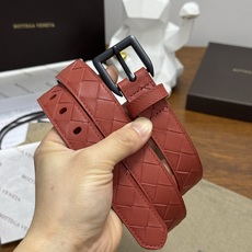 BOTTEGA VENETA 2.5cm 砖红色 小牛皮皮革手工编织,手工编织新款牛皮经典之作。每个细节都体现 BOTTEGA VENETA 2.5cm 砖红色 小牛皮皮革手工编织,手工编织新款牛皮经典之作。每个细节都体现