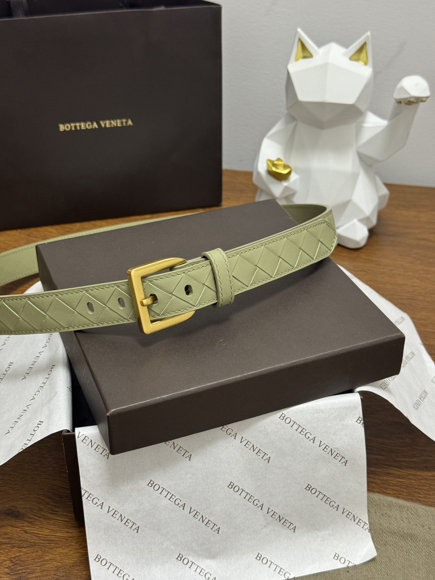 BOTTEGA VENETA   2.5cm    青柠绿 小牛皮皮革手工编织，手工编织新款牛皮经典之作。每个细节都体现