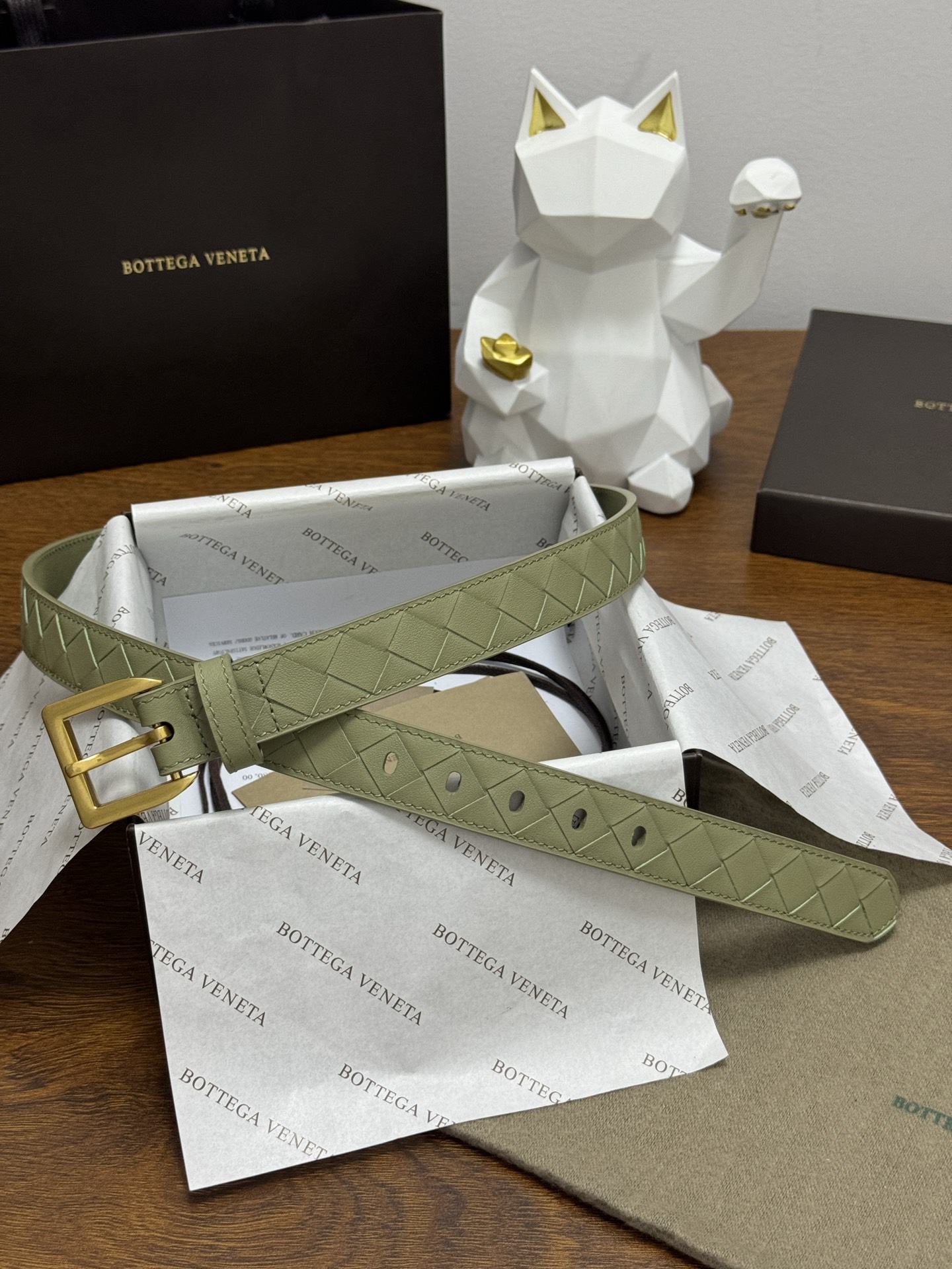 BOTTEGA VENETA   2.5cm    青柠绿 小牛皮皮革手工编织，手工编织新款牛皮经典之作。每个细节都体现