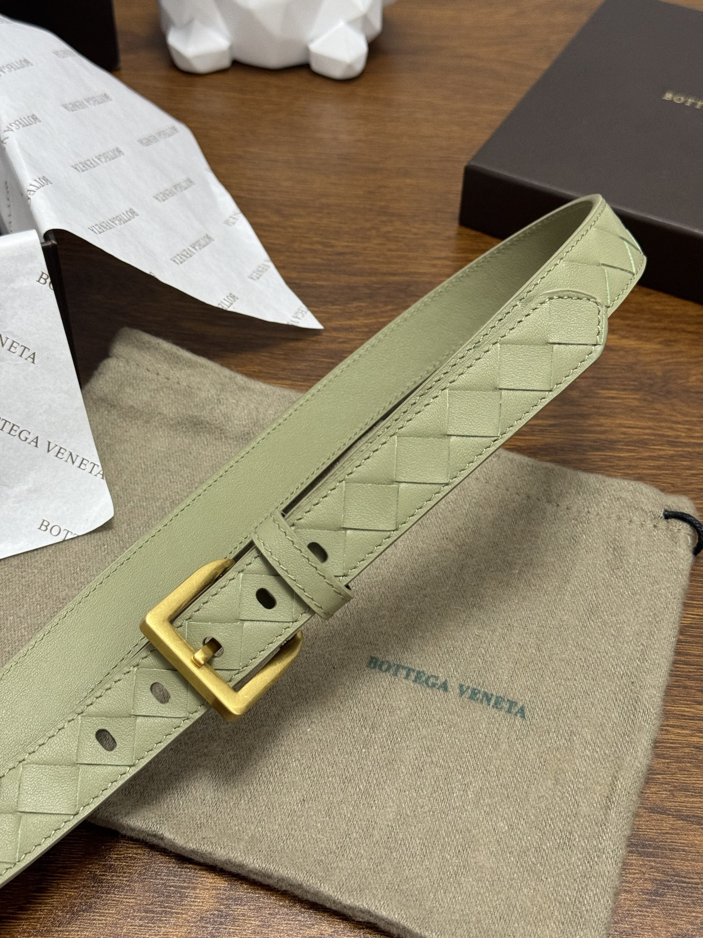 BOTTEGA VENETA   2.5cm    青柠绿 小牛皮皮革手工编织，手工编织新款牛皮经典之作。每个细节都体现
